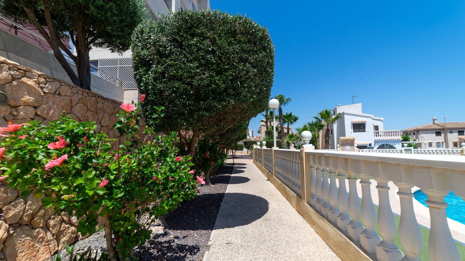 2 soverom Penthouse til salgs i Torrevieja med svømmebasseng - € 299 998 (Ref: 9104758)