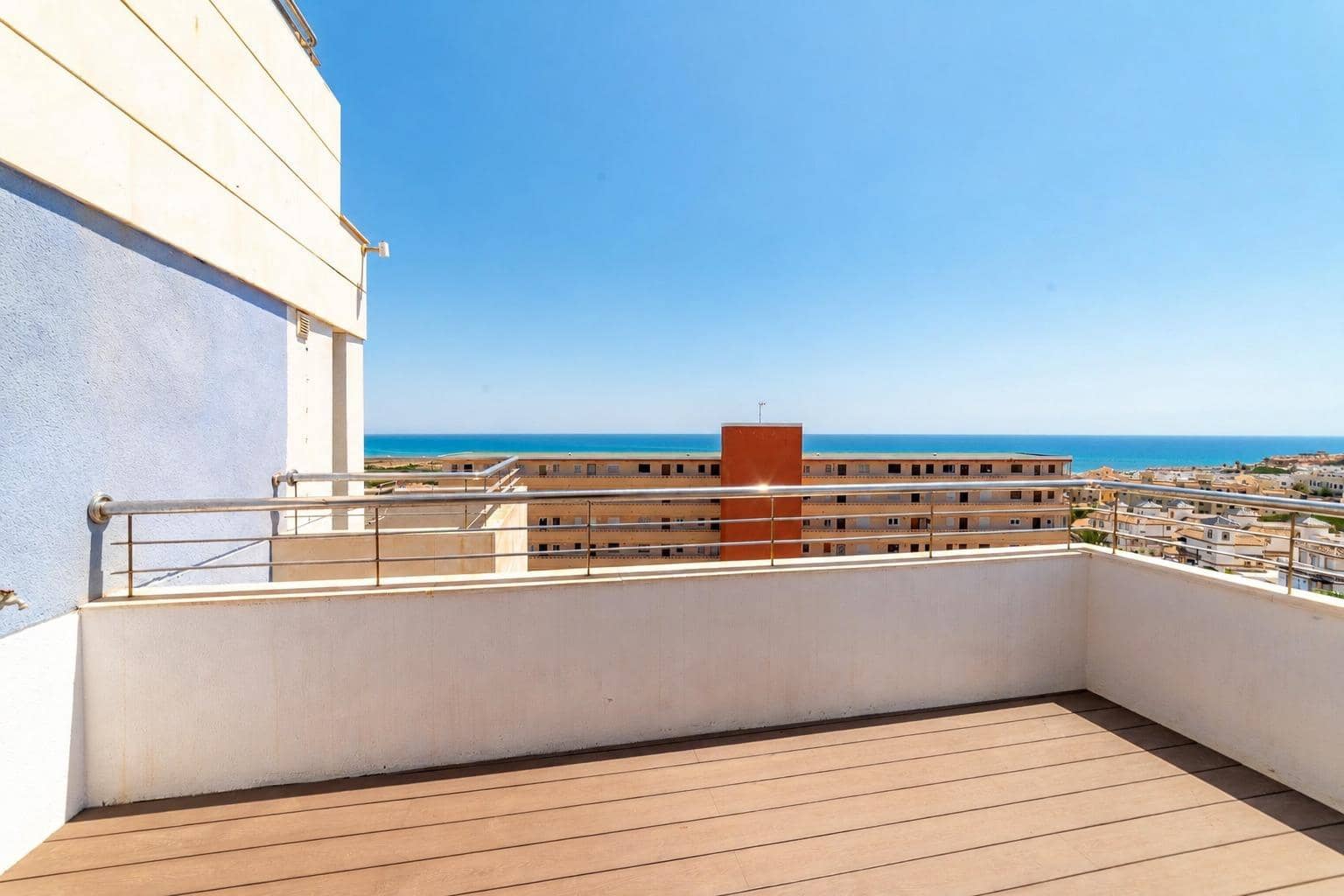 2 sypialnia Penthouse na sprzedaż w Torrevieja z basenem - 279 999 € (Ref: 9104758)