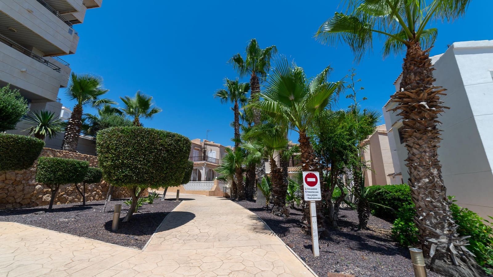 2 sypialnia Penthouse na sprzedaż w Torrevieja z basenem - 279 999 € (Ref: 9104758)