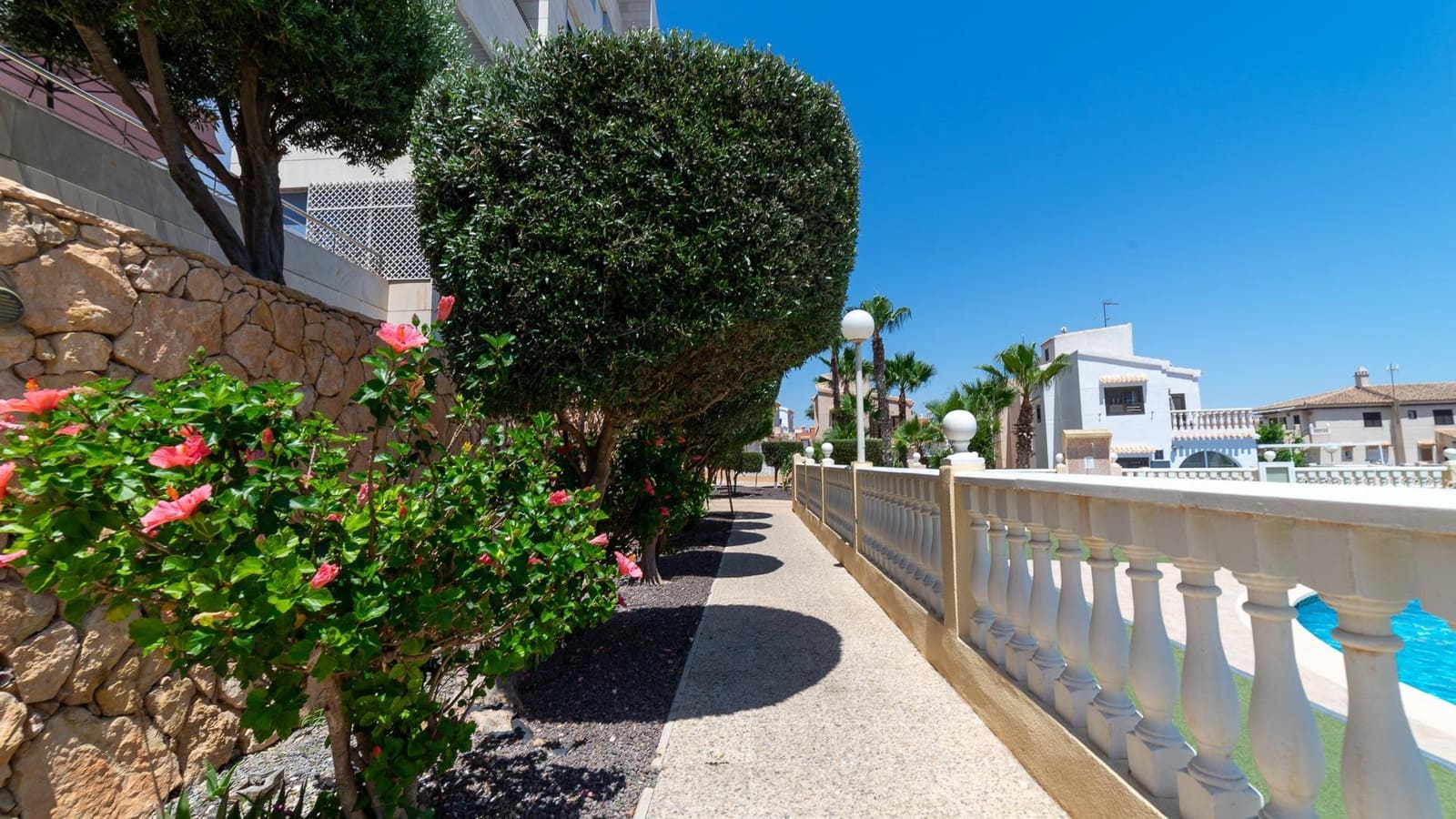 2 sypialnia Penthouse na sprzedaż w Torrevieja z basenem - 279 999 € (Ref: 9104758)