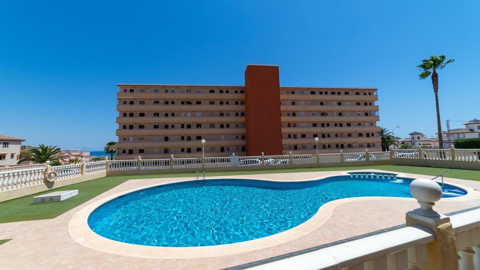 2 sypialnia Penthouse na sprzedaż w Torrevieja z basenem - 279 999 € (Ref: 9104758)