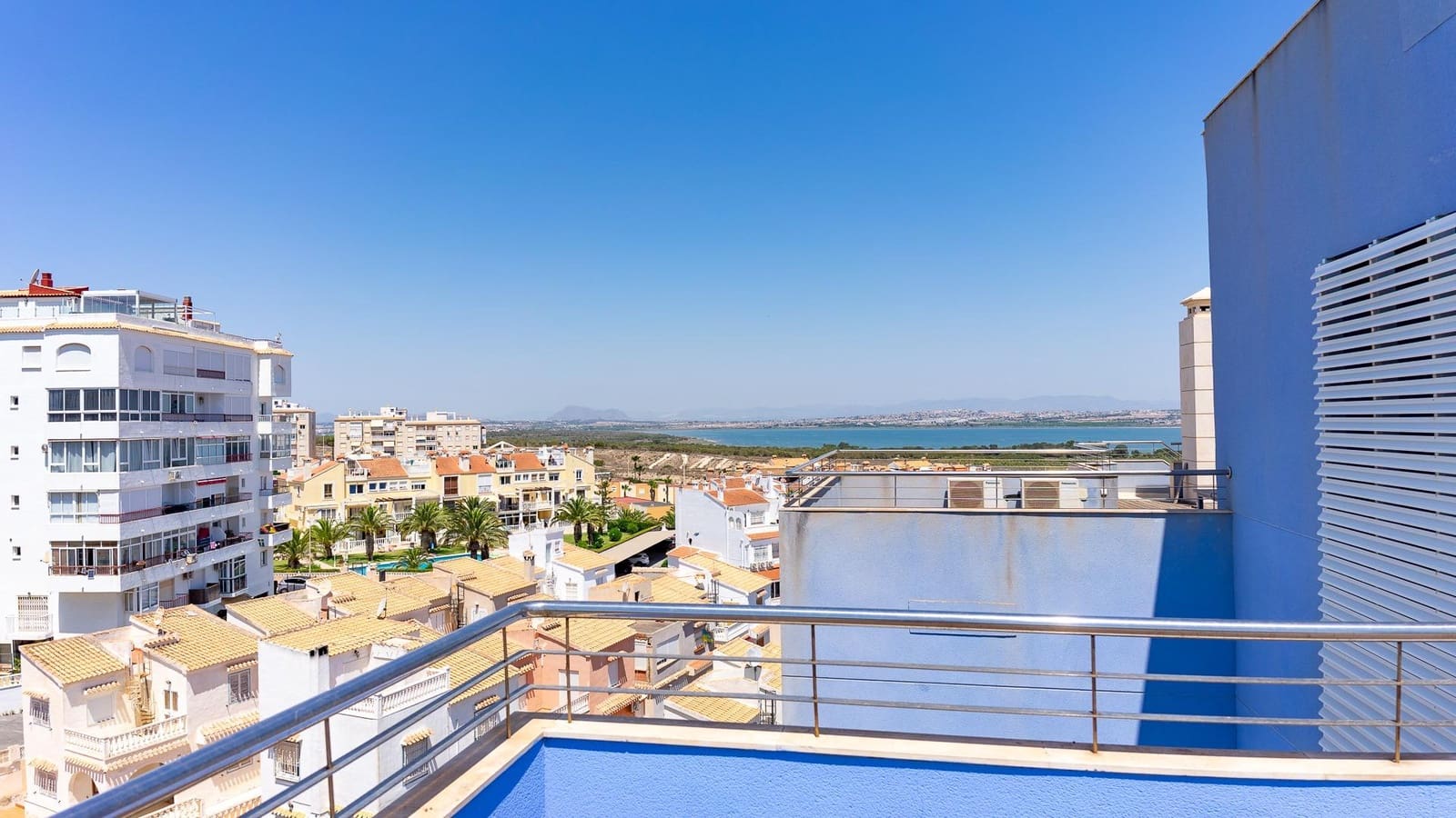 2 sypialnia Penthouse na sprzedaż w Torrevieja z basenem - 279 999 € (Ref: 9104758)