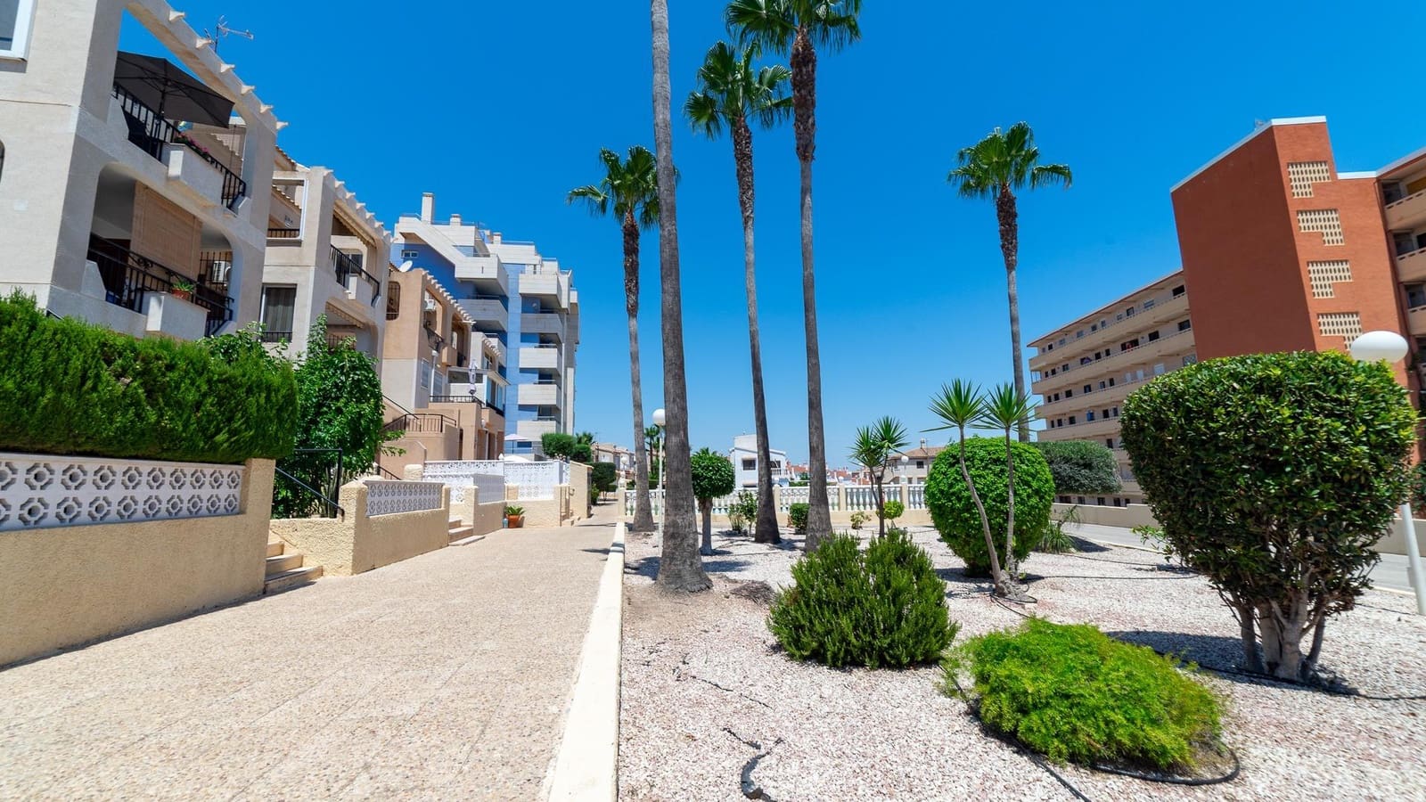 2 sypialnia Penthouse na sprzedaż w Torrevieja z basenem - 279 999 € (Ref: 9104758)