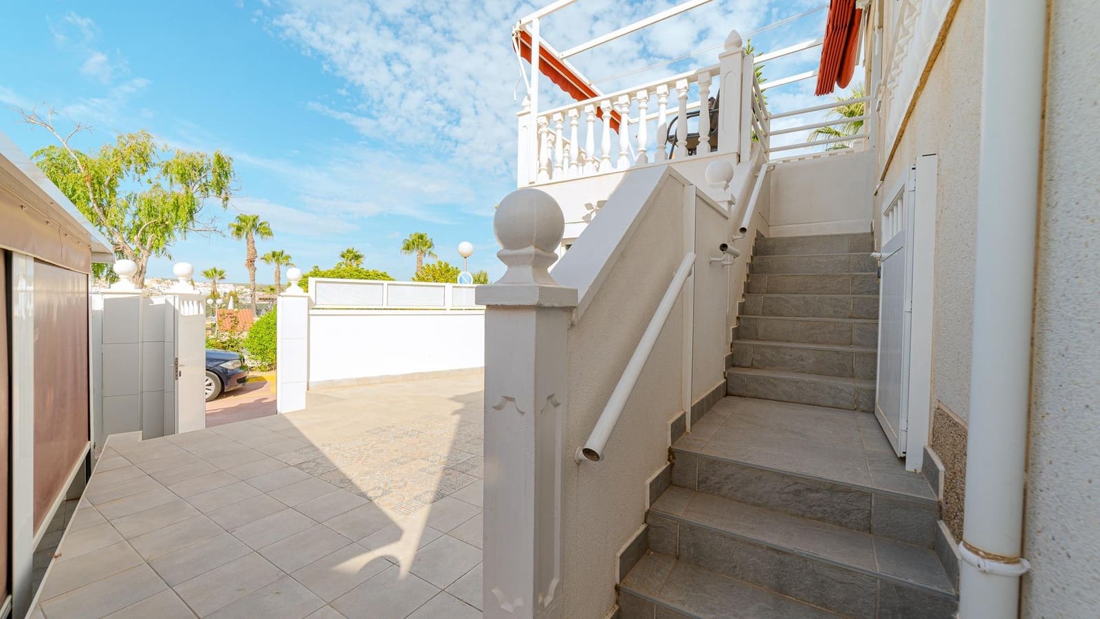 4 soveværelse Villa til salg i La Florida med swimmingpool garage - € 264.999 (Ref: 9262719)