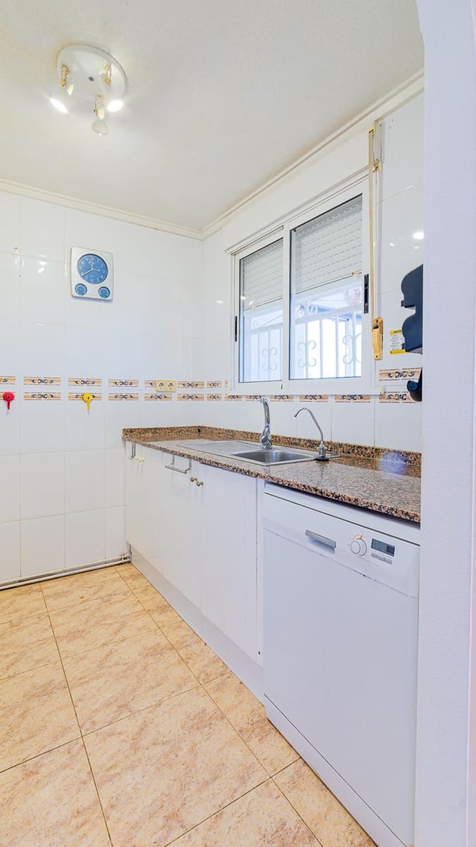 4 soveværelse Villa til salg i La Florida med swimmingpool garage - € 264.999 (Ref: 9262719)