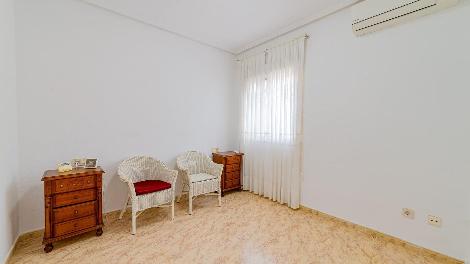 4 soveværelse Villa til salg i La Florida med swimmingpool garage - € 264.999 (Ref: 9262719)