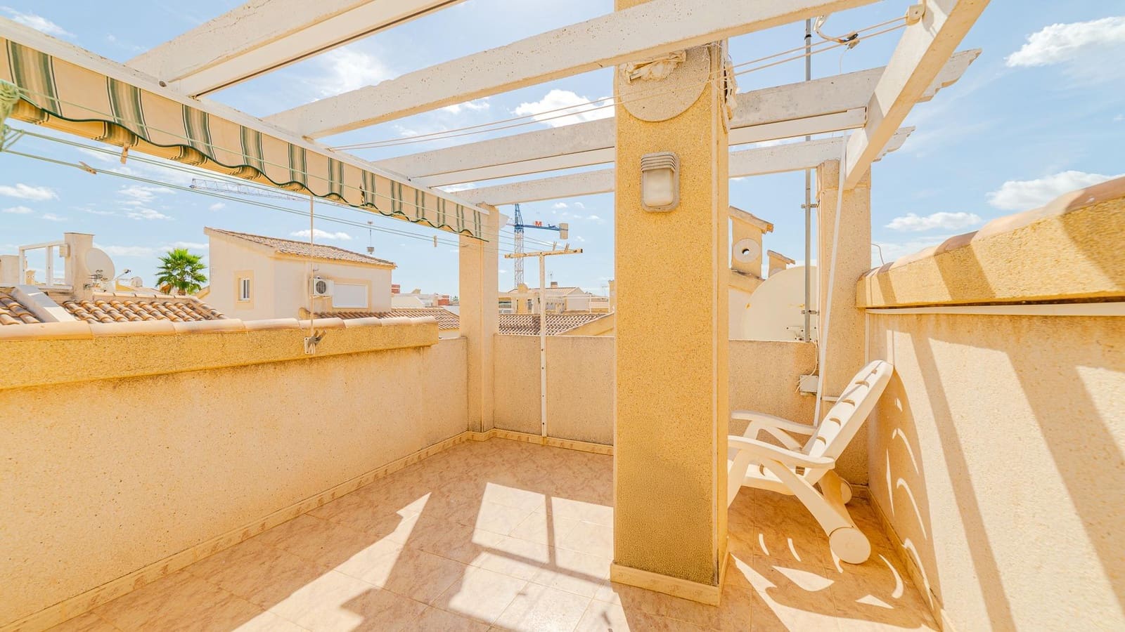 4 soveværelse Villa til salg i La Florida med swimmingpool garage - € 264.999 (Ref: 9262719)