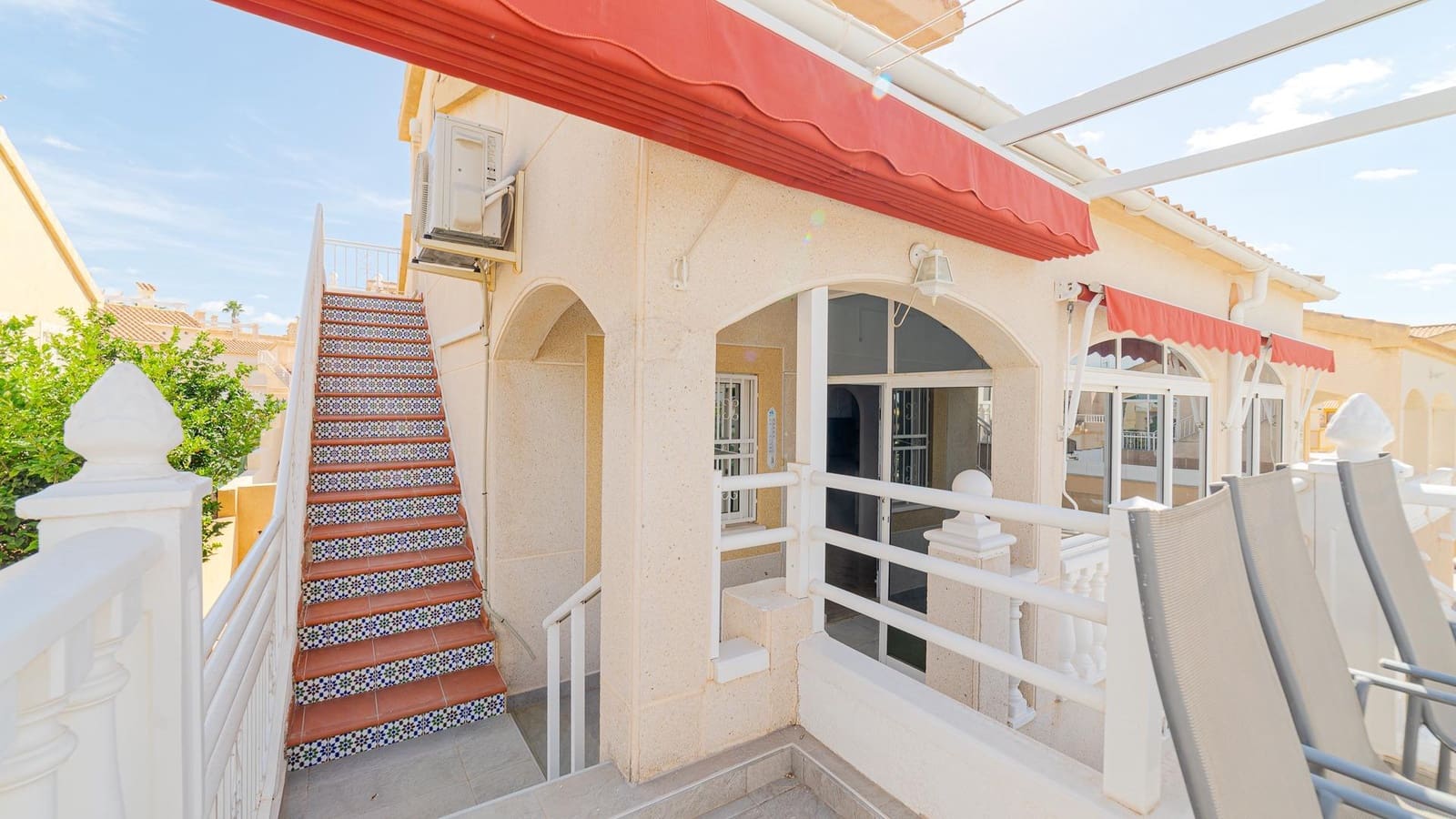 4 soveværelse Villa til salg i La Florida med swimmingpool garage - € 264.999 (Ref: 9262719)