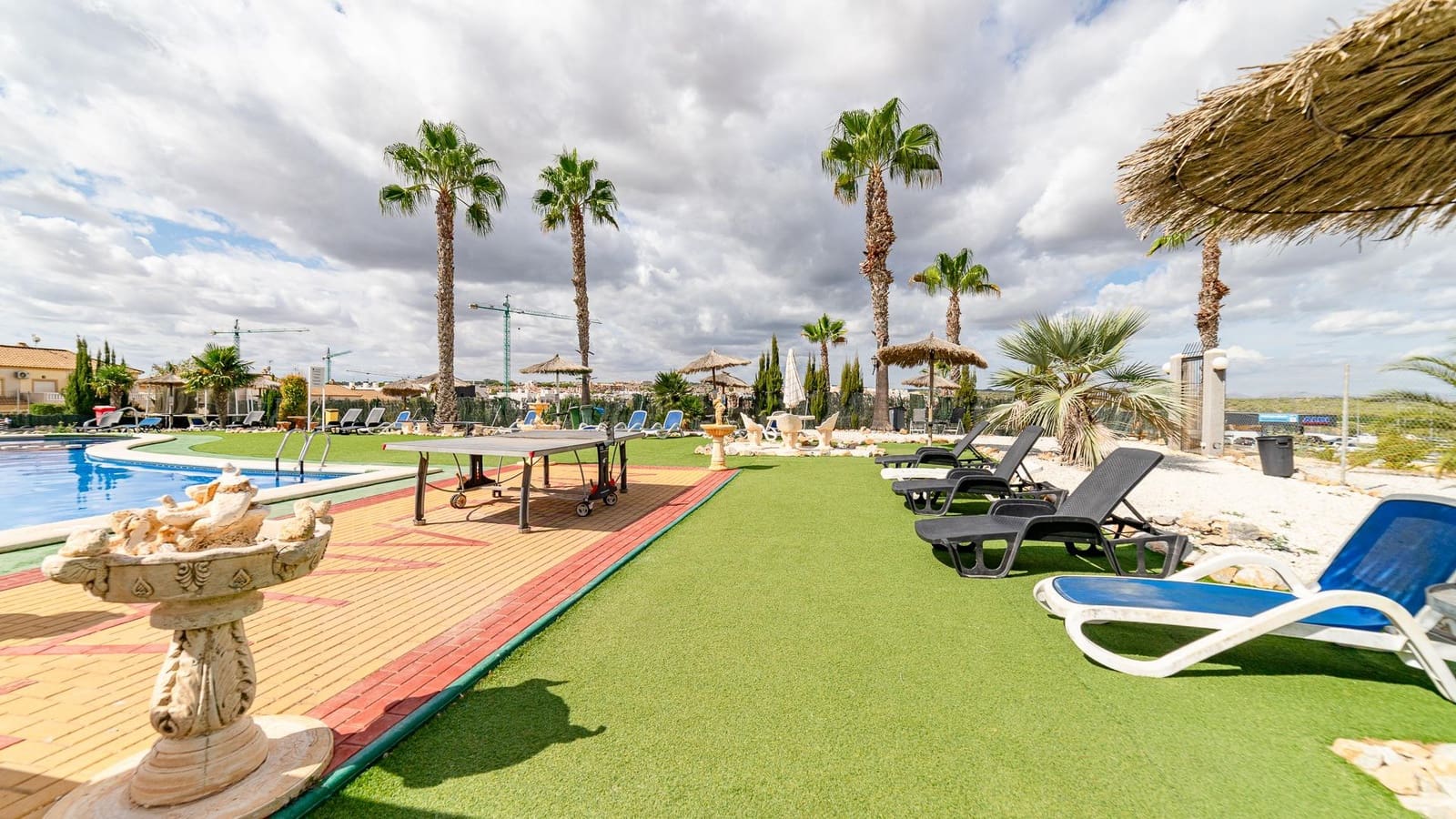 4 soveværelse Villa til salg i La Florida med swimmingpool garage - € 264.999 (Ref: 9262719)