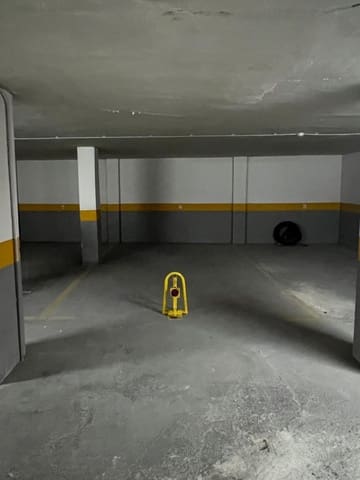 Garage te koop in Las Piscinas Naturales, Torrevieja - € 14.000 (Ref: 9310998)