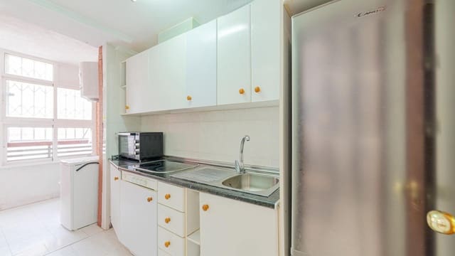Apartamento de 1 habitación en Playa de los Locos, Torrevieja en venta con piscina - 84.999 € (Ref: 9359399)