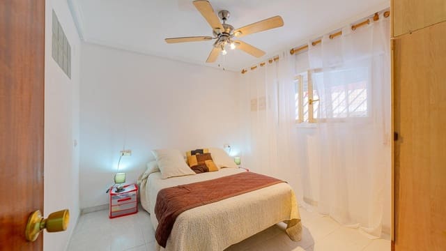 Apartamento de 1 habitación en Playa de los Locos, Torrevieja en venta con piscina - 84.999 € (Ref: 9359399)