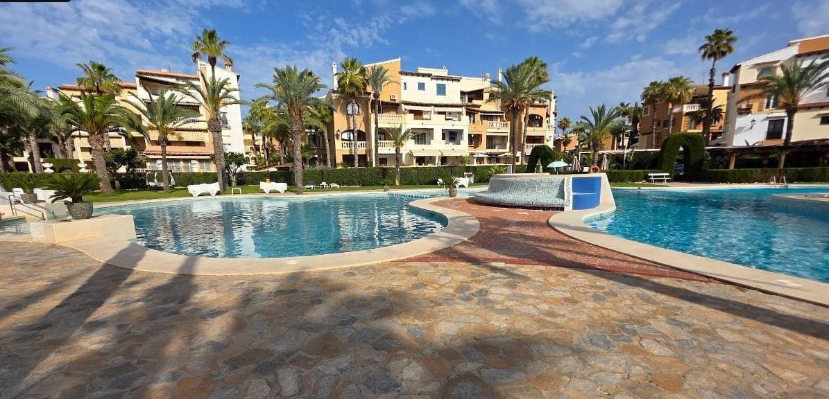 2 slaapkamer Appartement te koop in Torrevieja met zwembad - € 189.999 (Ref: 9375170)