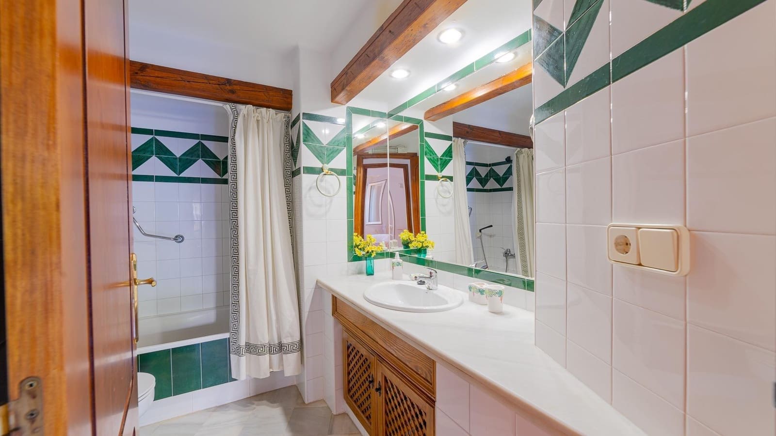 2 slaapkamer Appartement te koop in Torrevieja met zwembad - € 189.999 (Ref: 9375170)