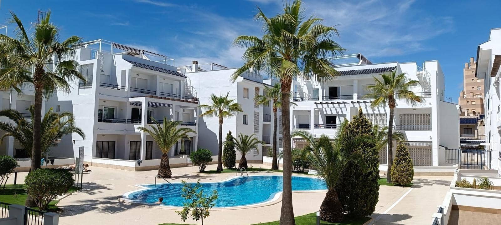 2 sovrum Lägenhet till salu i La Veleta med pool - 219 900 € (Ref: 9376726)