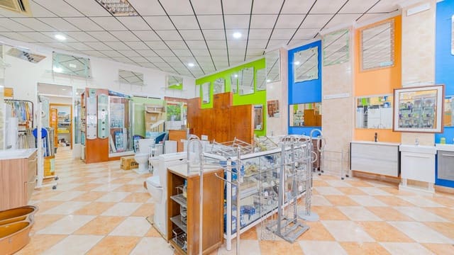 Commercial for sale in Parque de las Naciones, Torrevieja - € 449,999 (Ref: 9382705)