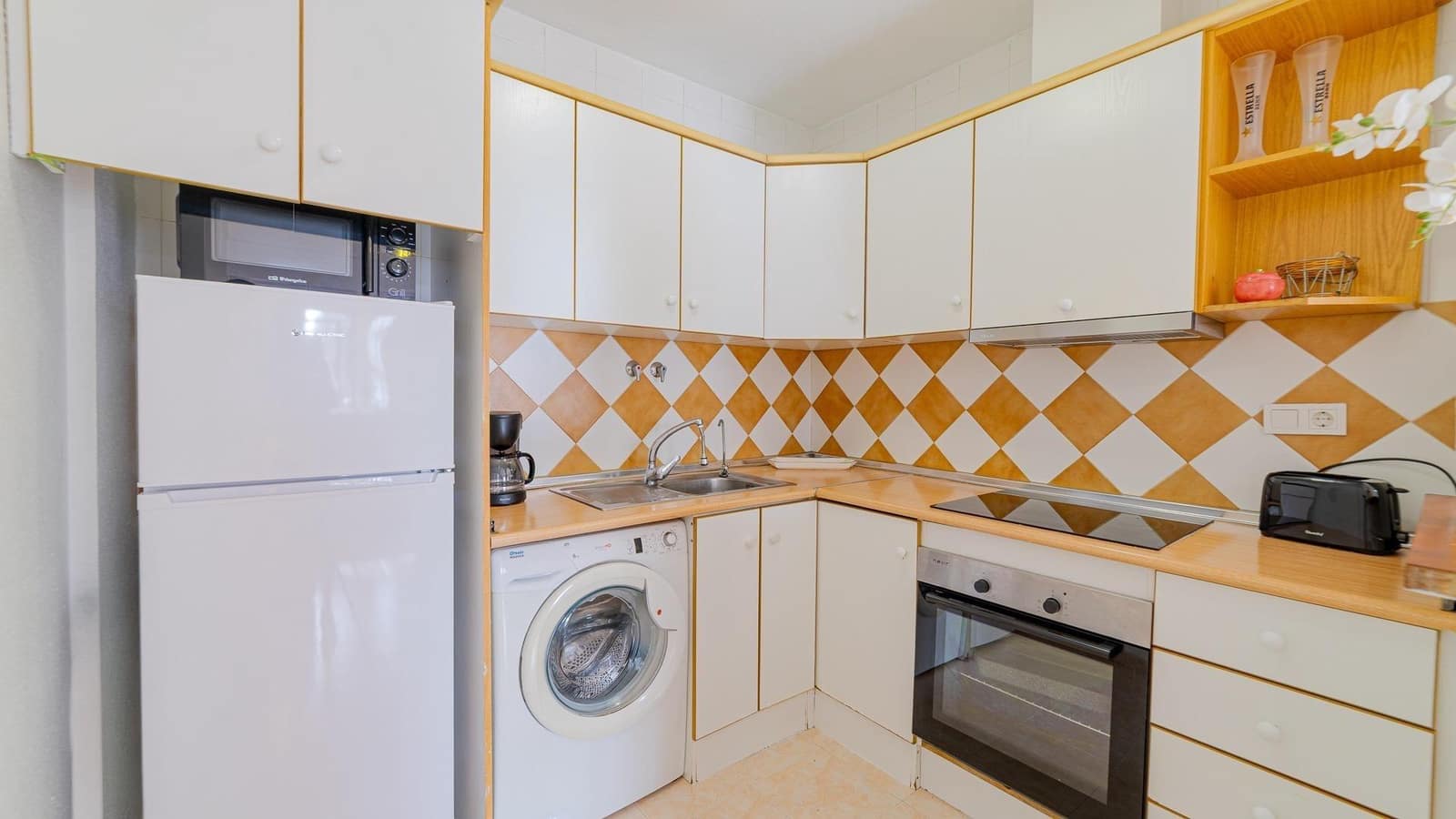 2 chambre Appartement à vendre à Torrevieja avec piscine - 139 999 € (Ref: 9385462)