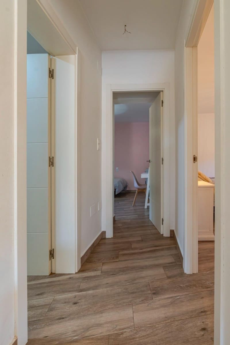 3 bedroom Villa for sale in Torrevieja with pool garage - € 299,999 (Ref: 9385464)