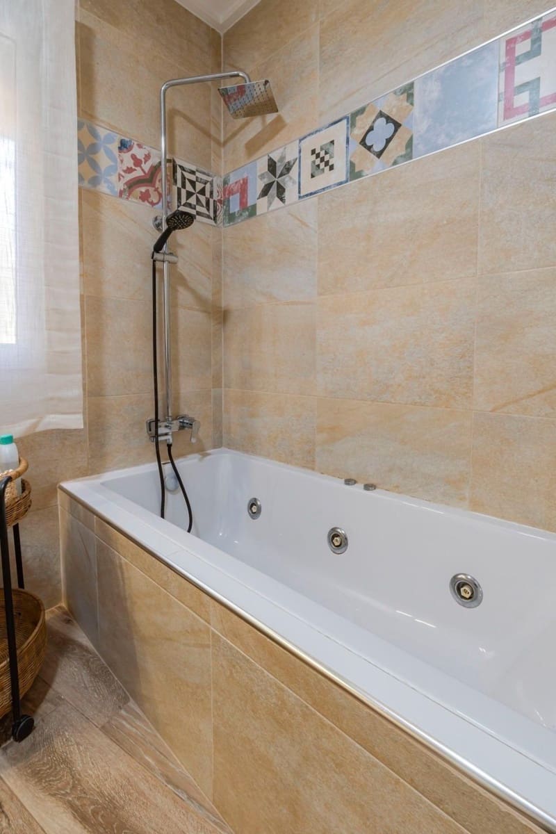 3 bedroom Villa for sale in Torrevieja with pool garage - € 299,999 (Ref: 9385464)