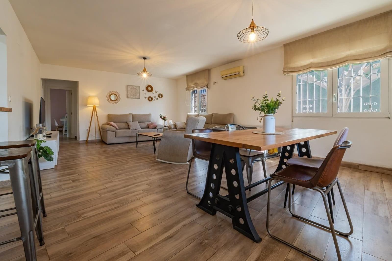 3 bedroom Villa for sale in Torrevieja with pool garage - € 299,999 (Ref: 9385464)