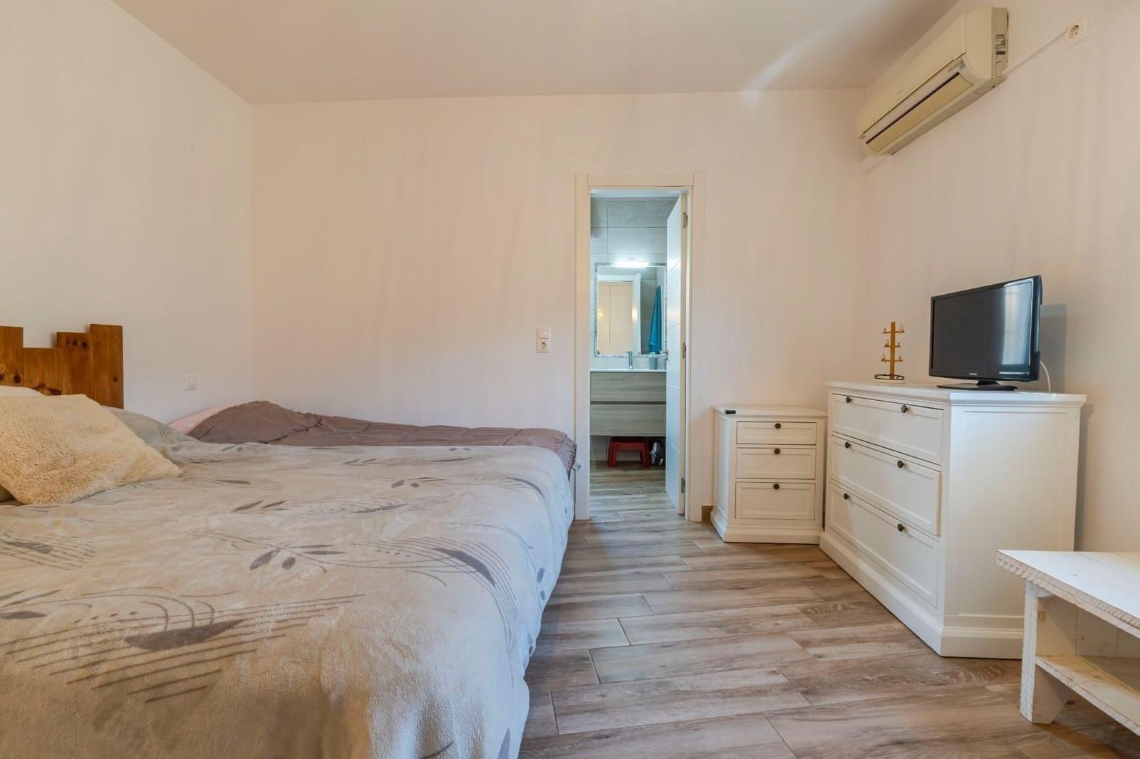 3 bedroom Villa for sale in Torrevieja with pool garage - € 299,999 (Ref: 9385464)