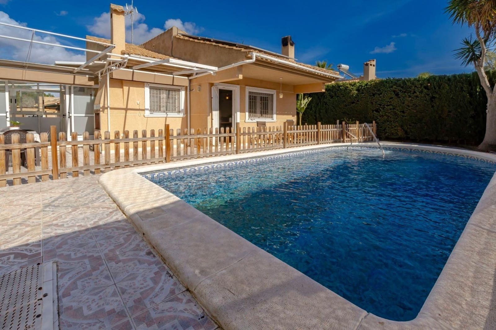 3 bedroom Villa for sale in Torrevieja with pool garage - € 299,999 (Ref: 9385464)