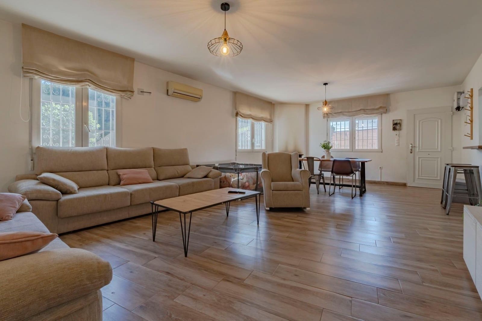 3 bedroom Villa for sale in Torrevieja with pool garage - € 299,999 (Ref: 9385464)