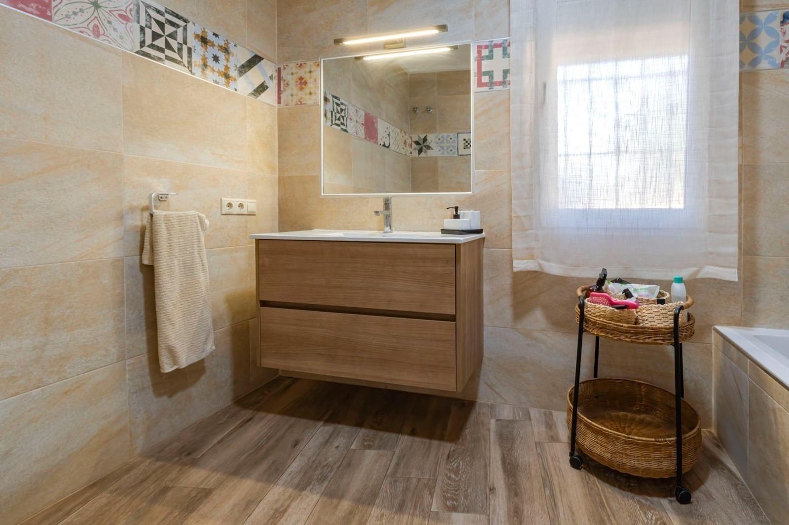 3 bedroom Villa for sale in Torrevieja with pool garage - € 299,999 (Ref: 9385464)