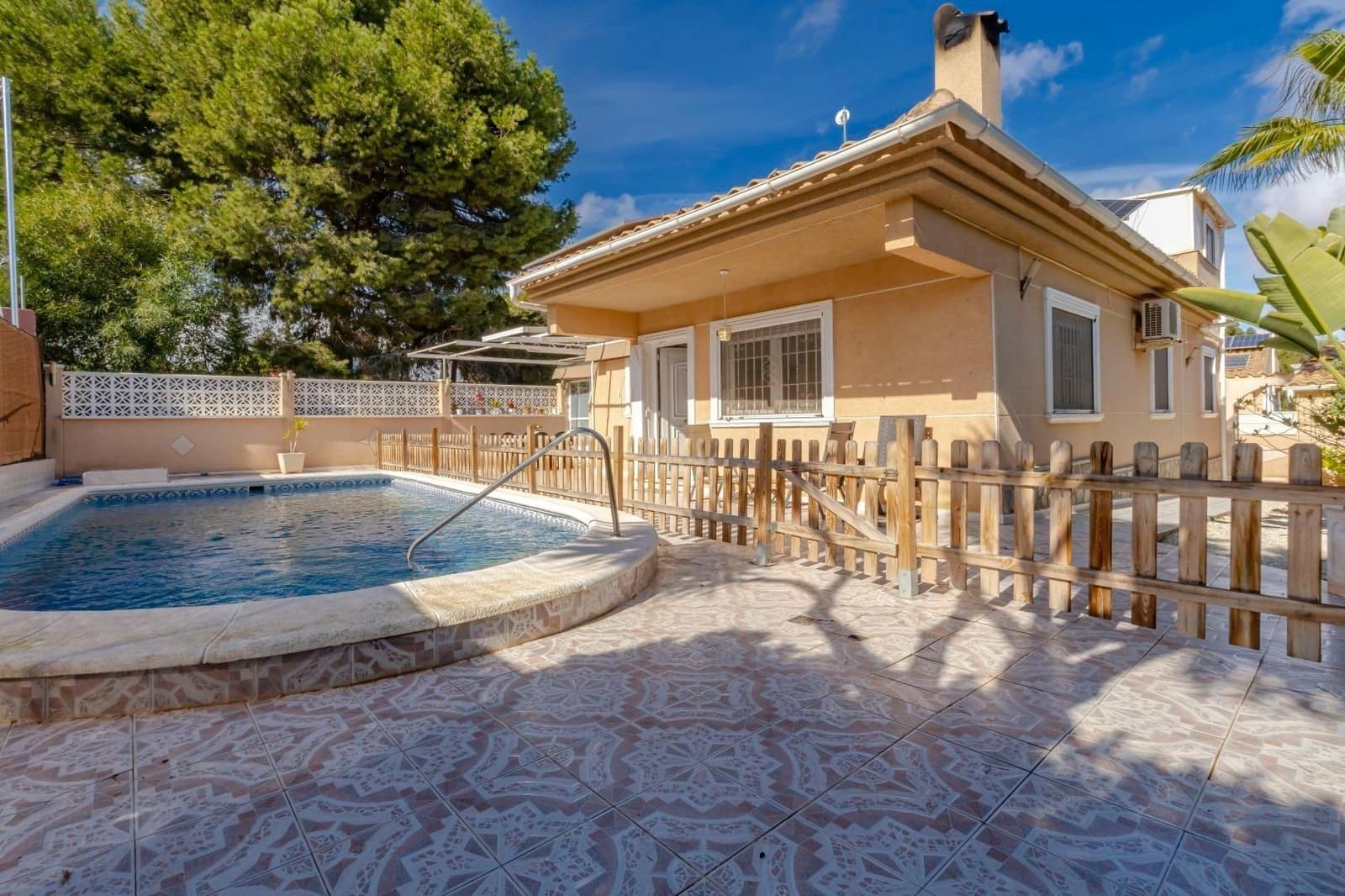 3 bedroom Villa for sale in Torrevieja with pool garage - € 299,999 (Ref: 9385464)