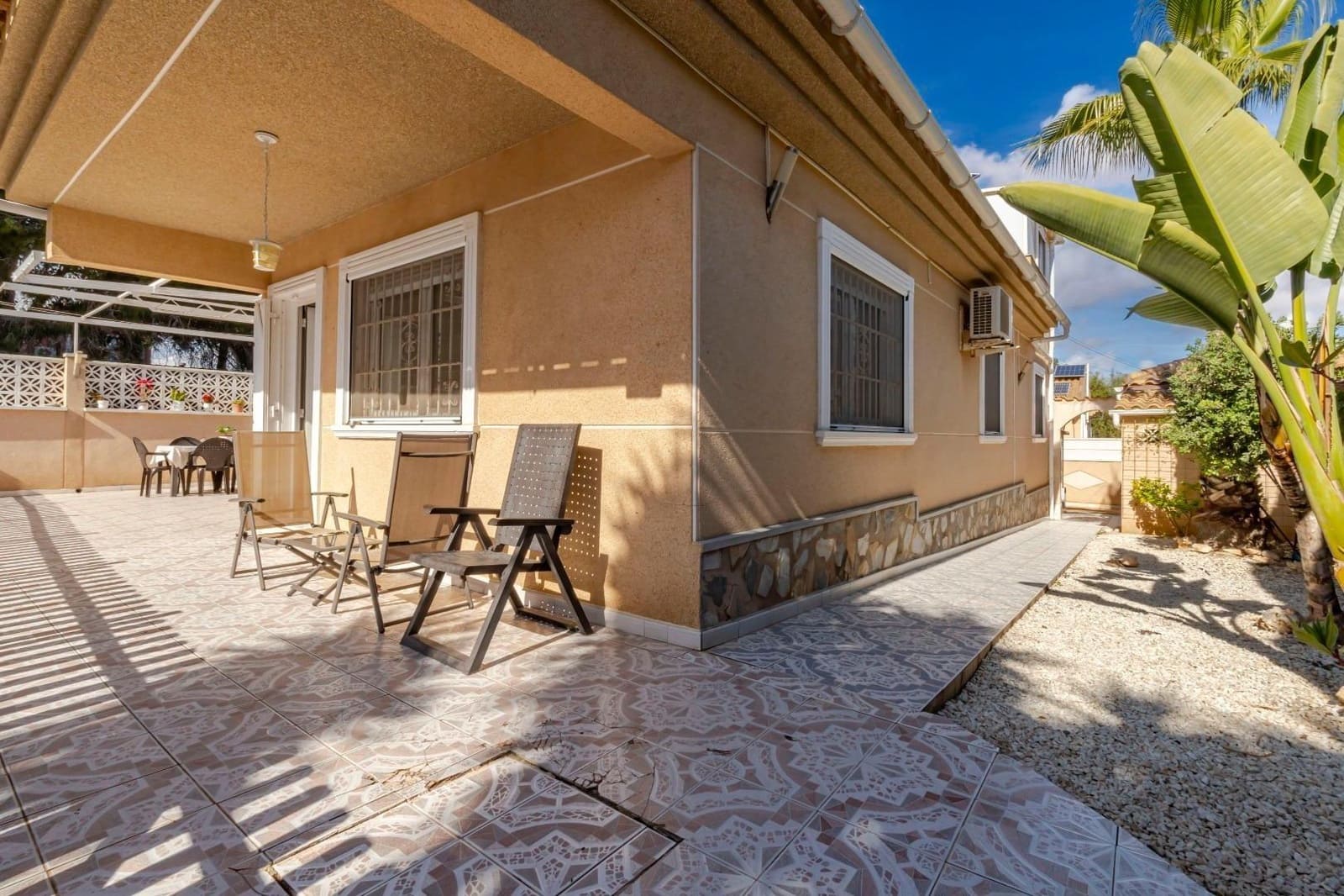 3 bedroom Villa for sale in Torrevieja with pool garage - € 299,999 (Ref: 9385464)