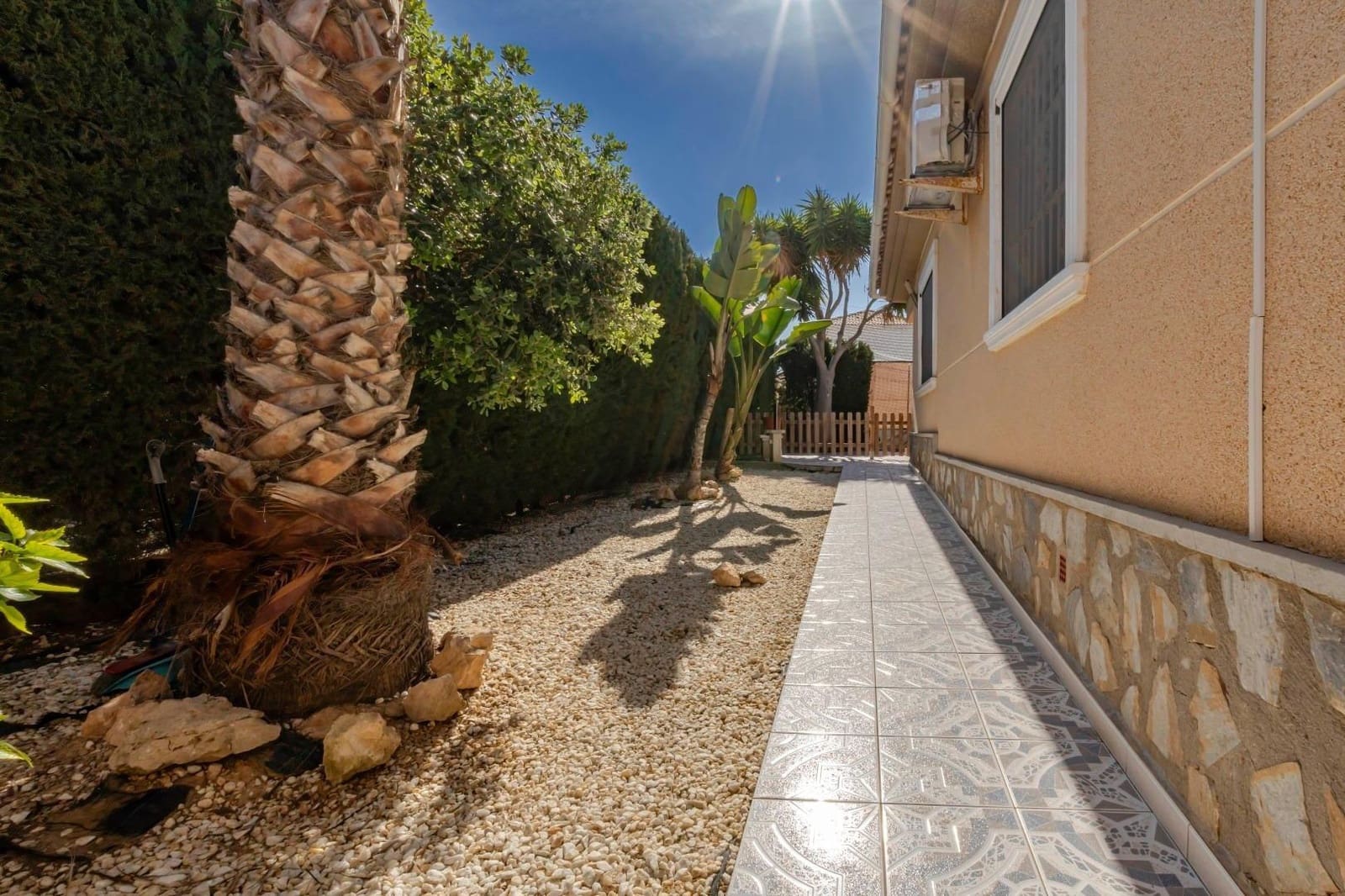 3 bedroom Villa for sale in Torrevieja with pool garage - € 299,999 (Ref: 9385464)