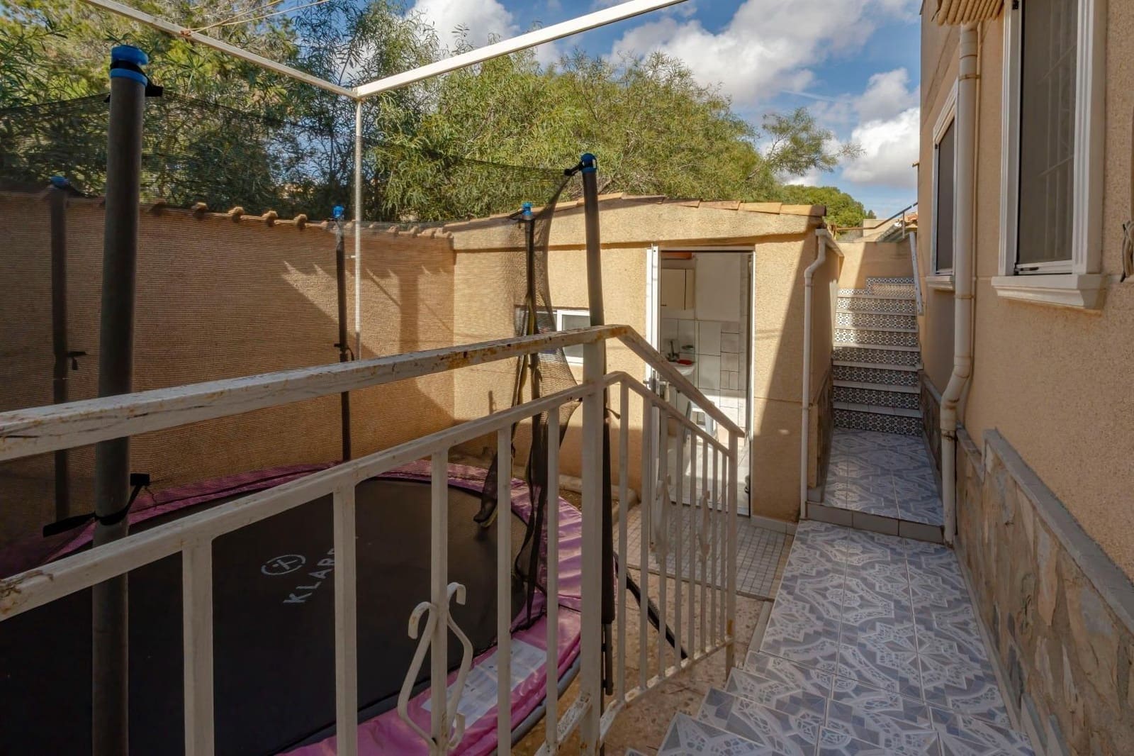 3 bedroom Villa for sale in Torrevieja with pool garage - € 299,999 (Ref: 9385464)