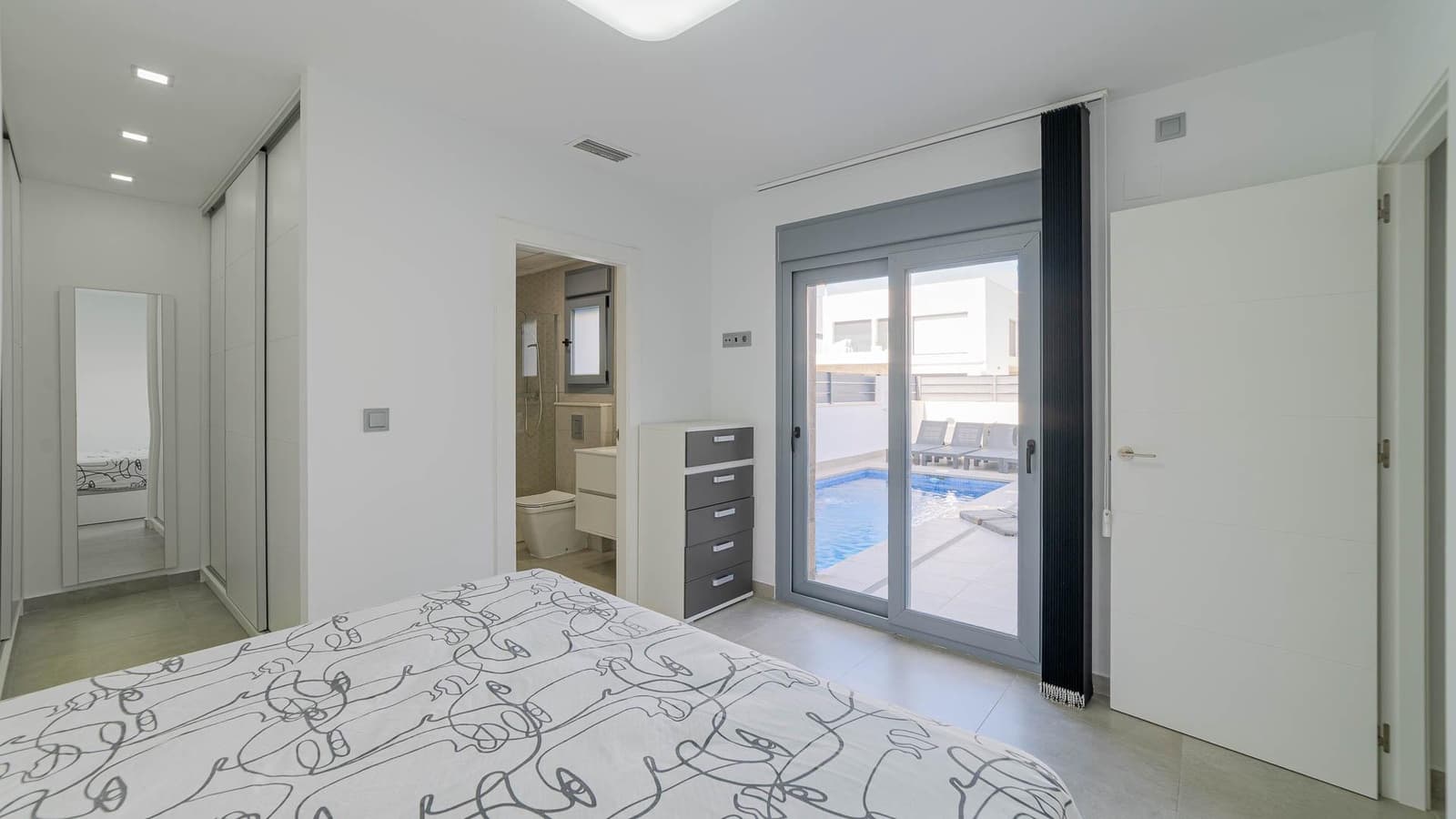 4 bedroom Apartment for sale in Daya Vieja with pool - € 349,999 (Ref: 9388034)