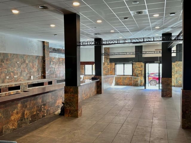 Commercial for sale in Las Piscinas Naturales, Torrevieja - € 419,999 (Ref: 9388035)