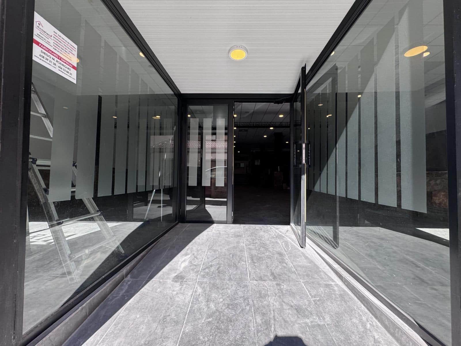 Commercial for sale in Torrevieja - € 419,999 (Ref: 9388035)