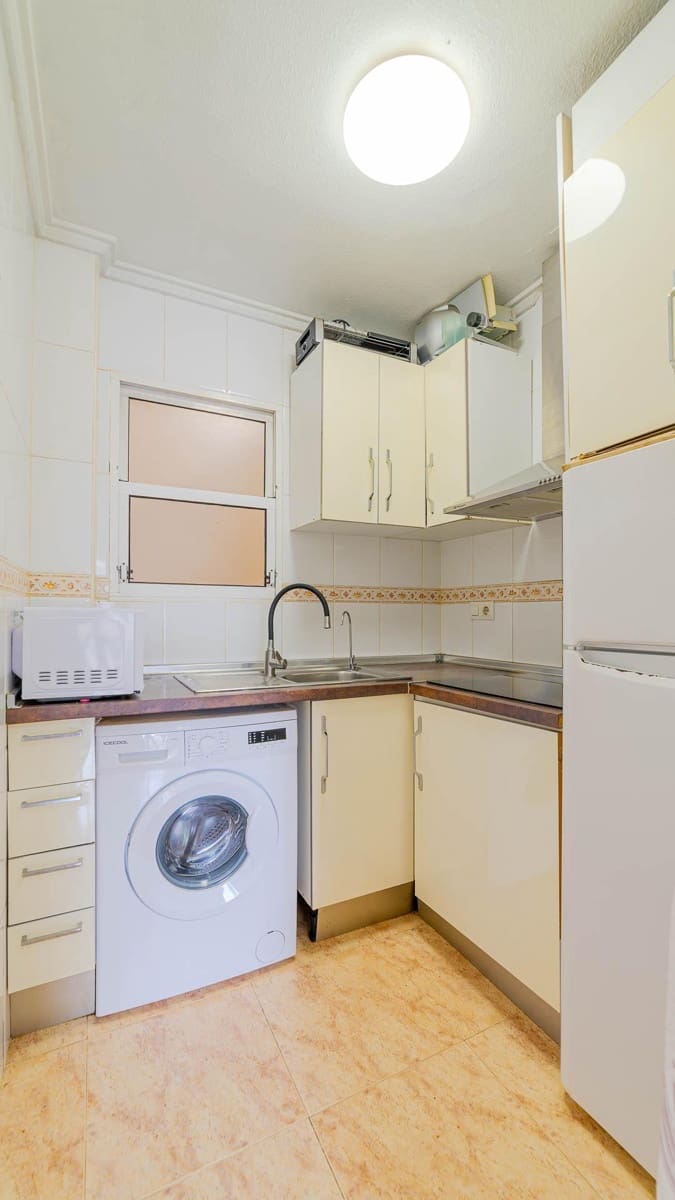 2 soveværelse Lejlighed til salg i Torrevieja med swimmingpool - € 139.999 (Ref: 9396117)