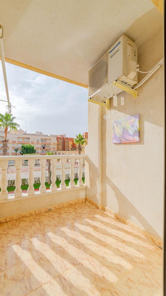 2 soveværelse Lejlighed til salg i Torrevieja med swimmingpool - € 139.999 (Ref: 9396117)