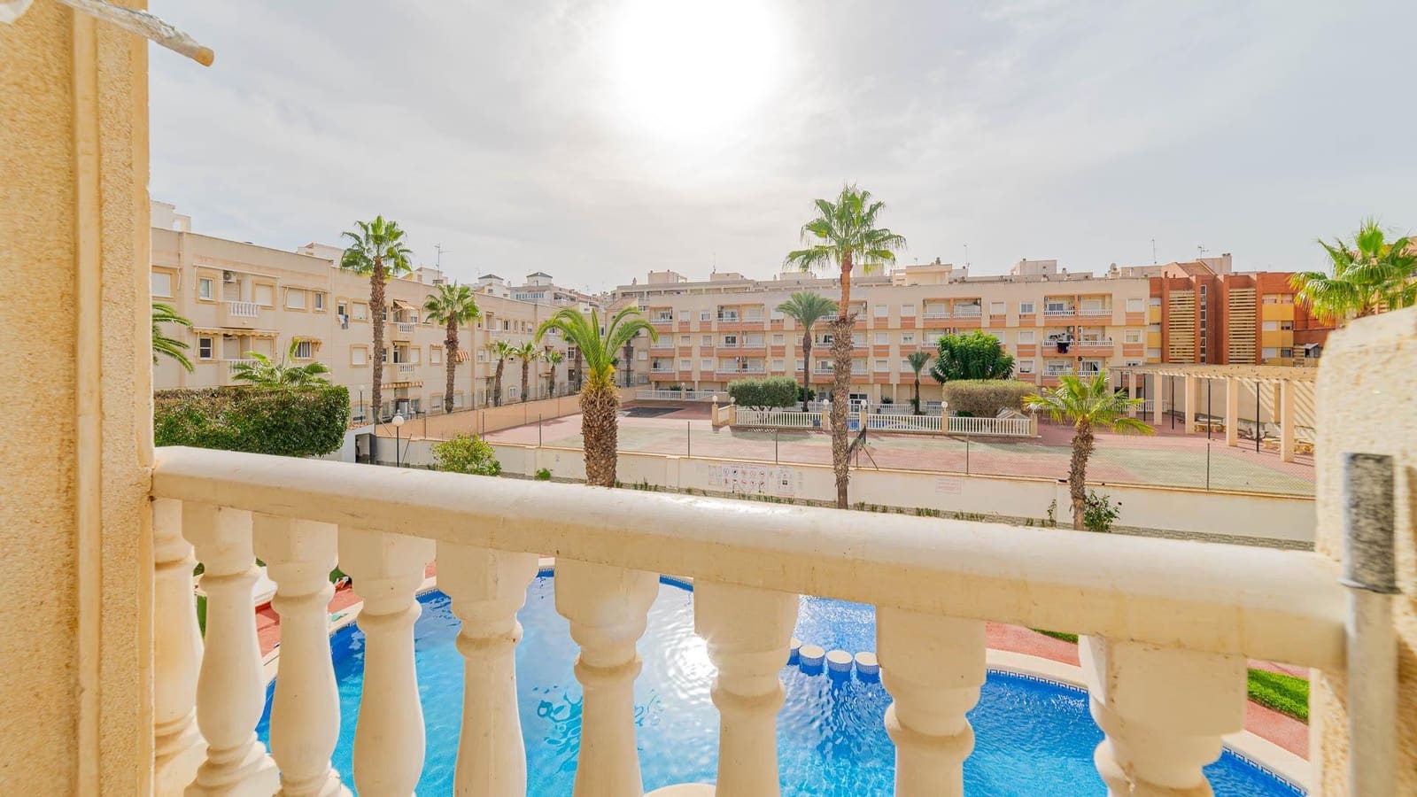 2 soveværelse Lejlighed til salg i Torrevieja med swimmingpool - € 139.999 (Ref: 9396117)