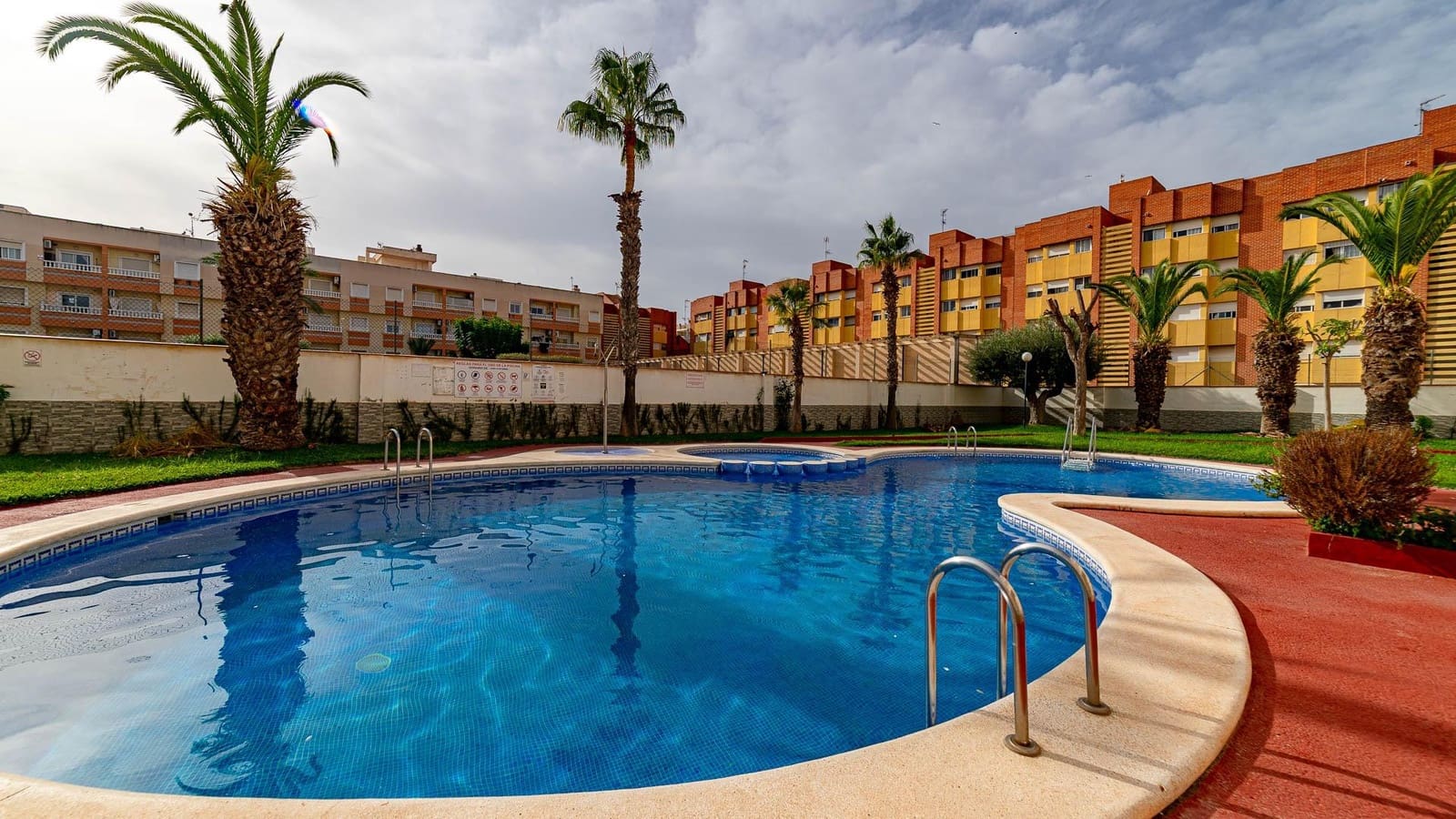 2 soveværelse Lejlighed til salg i Torrevieja med swimmingpool - € 139.999 (Ref: 9396117)