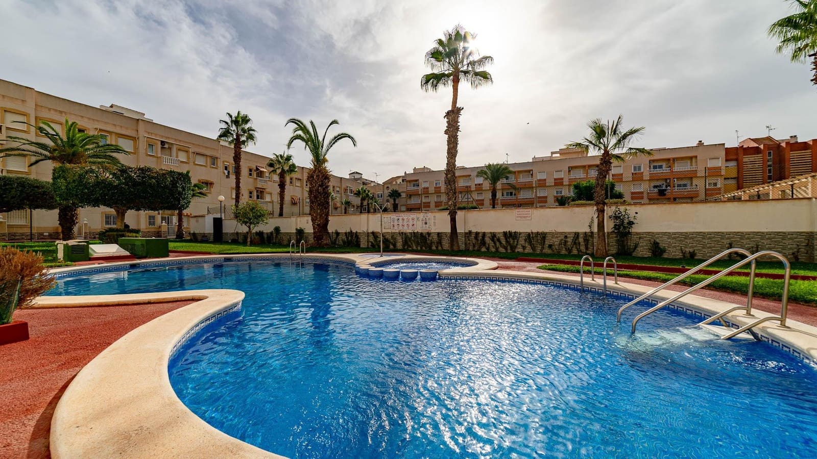 2 soveværelse Lejlighed til salg i Torrevieja med swimmingpool - € 139.999 (Ref: 9396117)