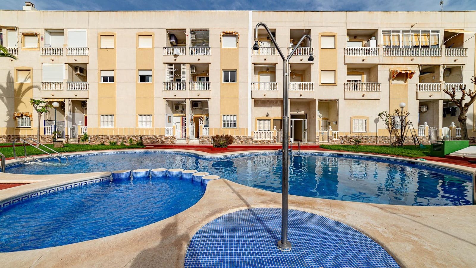 2 soveværelse Lejlighed til salg i Torrevieja med swimmingpool - € 139.999 (Ref: 9396117)