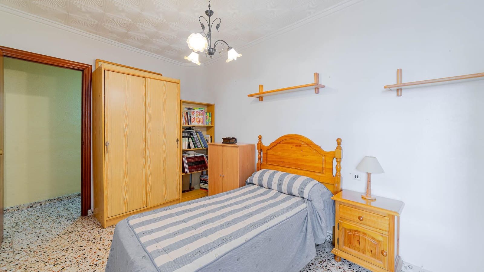 4 makuuhuone Huoneisto myytävänä paikassa Redovan - 79 999 € (Ref: 9406559)