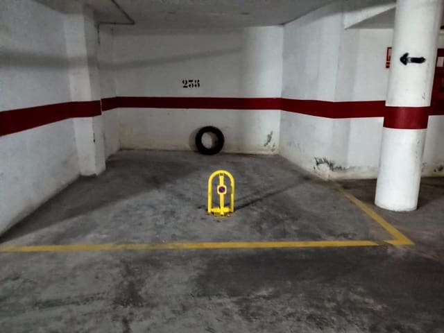 Garage te koop in Puerto Deportivo, Torrevieja - € 9.999 (Ref: 9440661)