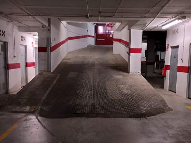 Garage te koop in Puerto Deportivo, Torrevieja - € 9.999 (Ref: 9440661)