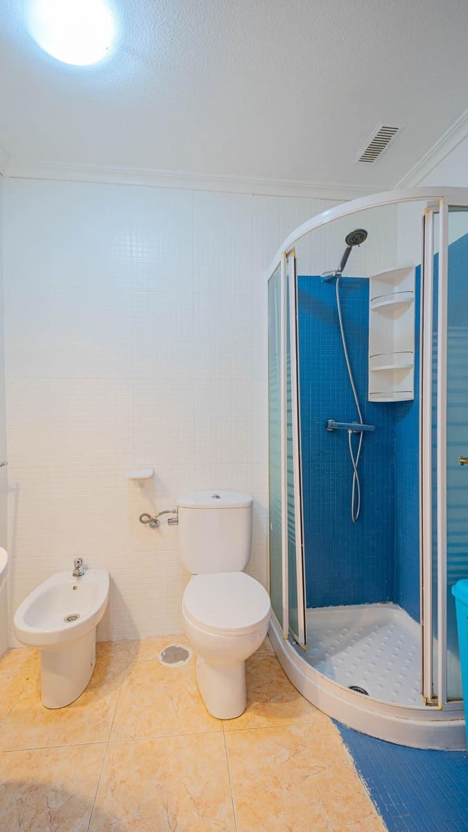 2 bedroom Apartment for sale in Torrevieja with pool - € 124,999 (Ref: 9440674)