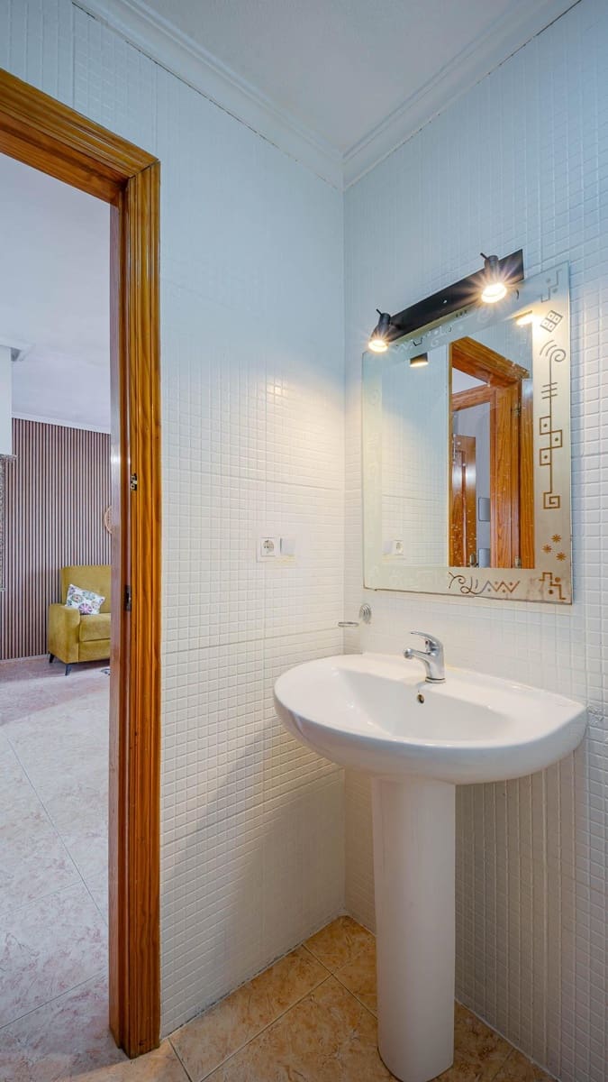 2 bedroom Apartment for sale in Torrevieja with pool - € 124,999 (Ref: 9440674)