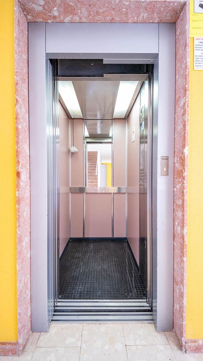 2 bedroom Apartment for sale in Torrevieja with pool - € 124,999 (Ref: 9440674)