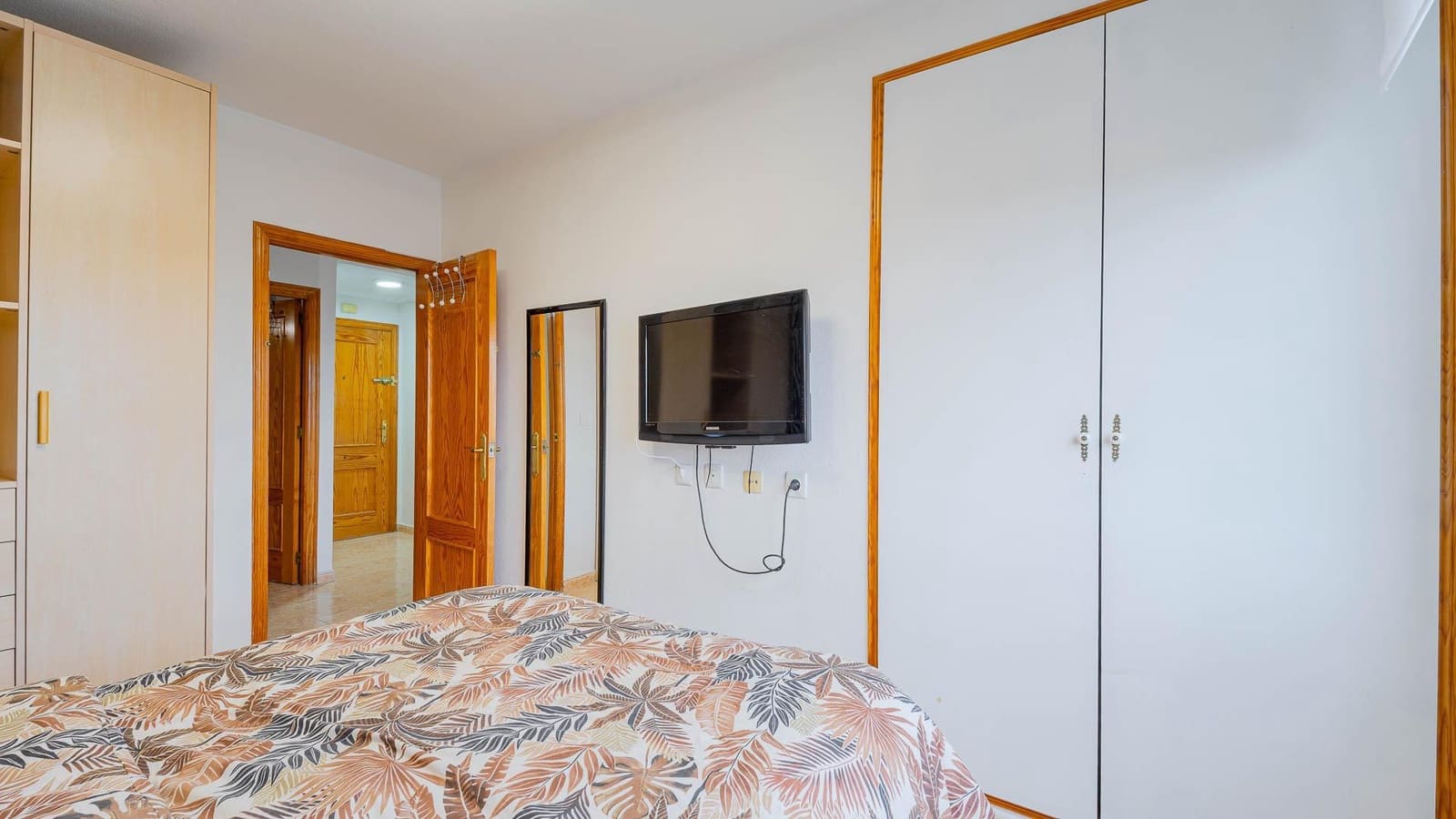 2 bedroom Apartment for sale in Torrevieja with pool - € 124,999 (Ref: 9440674)