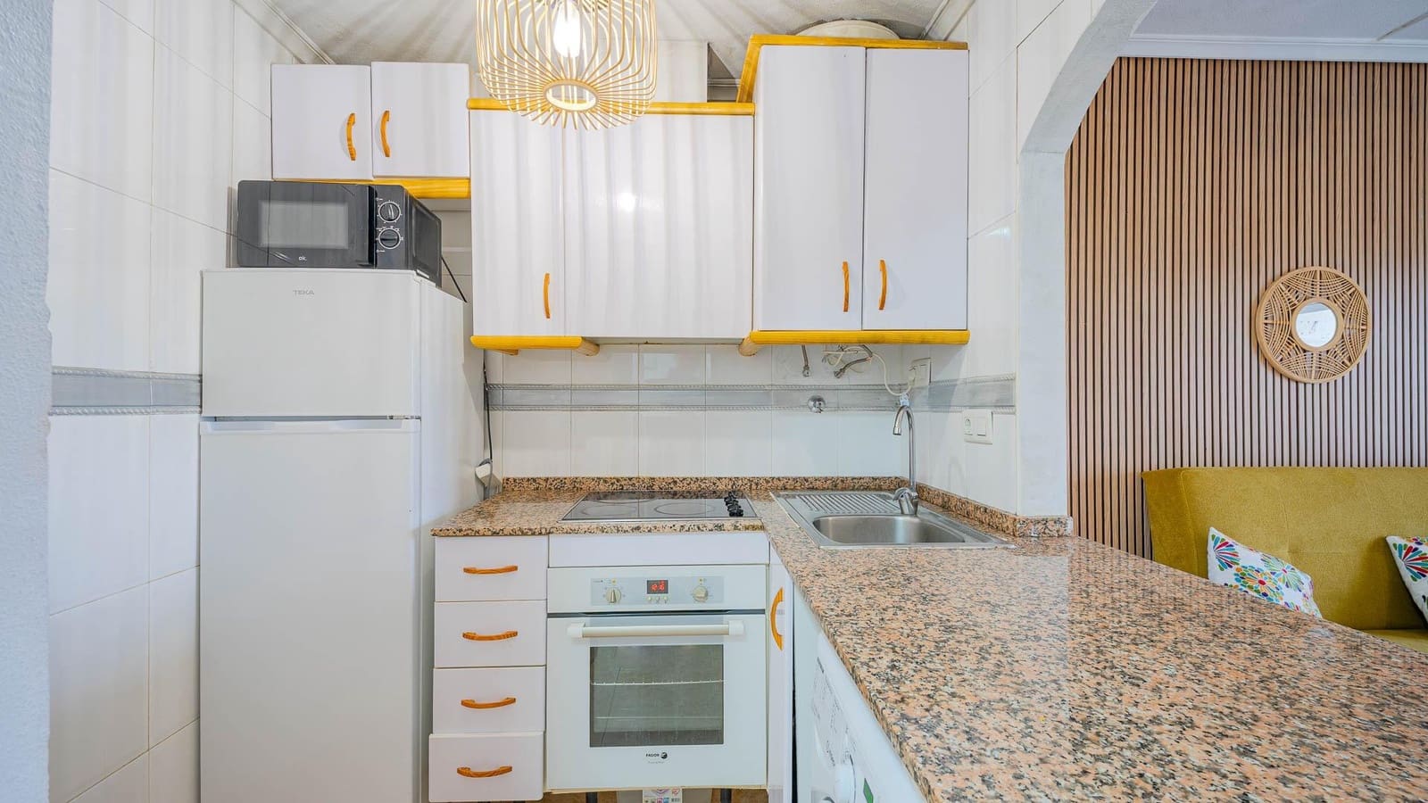 2 bedroom Apartment for sale in Torrevieja with pool - € 124,999 (Ref: 9440674)