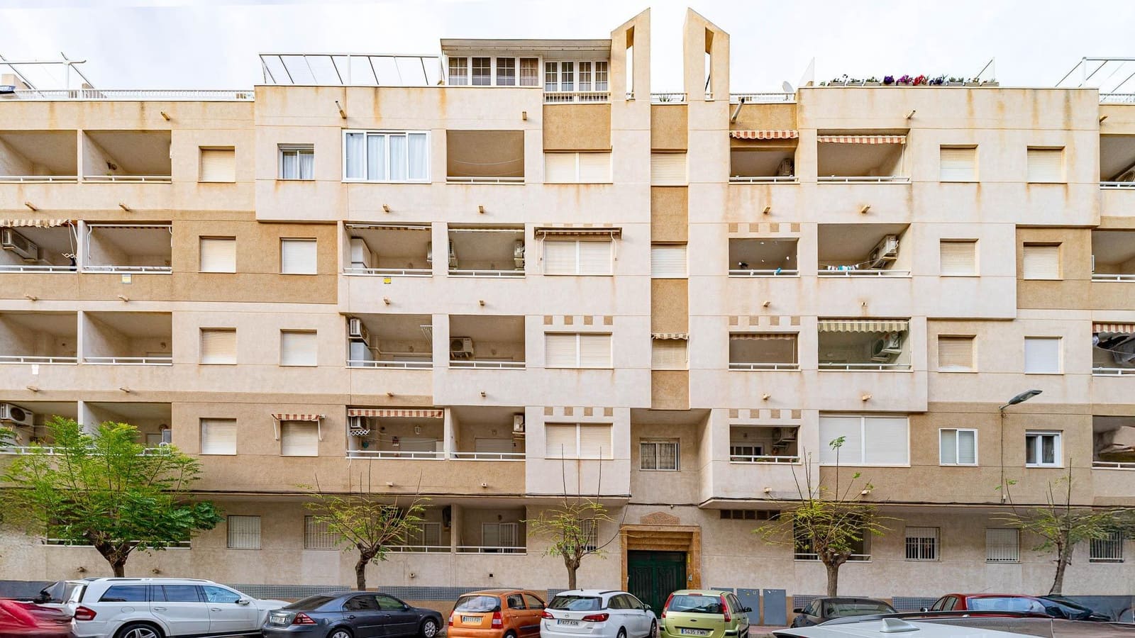 2 bedroom Apartment for sale in Torrevieja with pool - € 124,999 (Ref: 9440674)